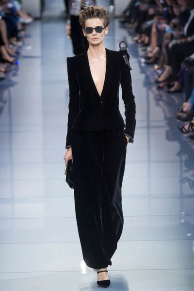 Look 19